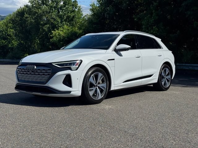 Used 2024 Audi Q8 e-tron Premium Plus w/ Premium Plus Package AWD/4WD image 3
