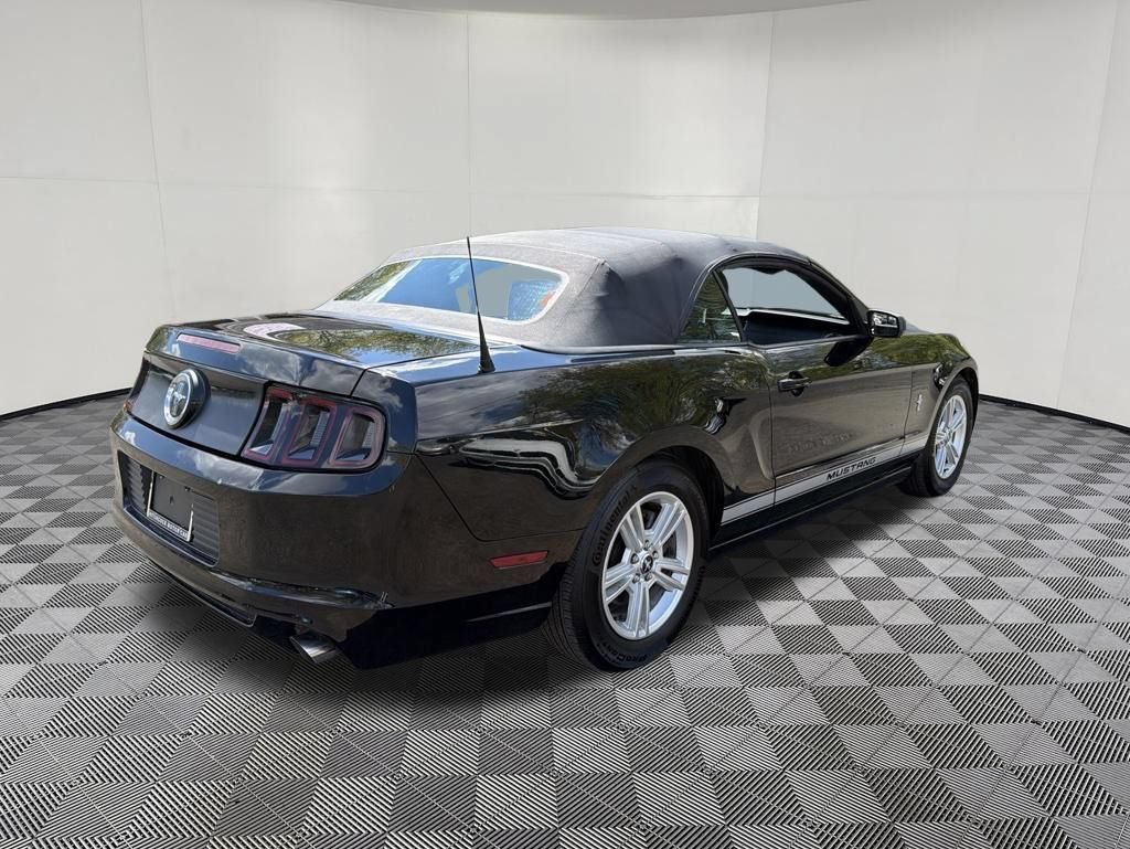 Used 2014 Ford Mustang Convertible RWD image 5