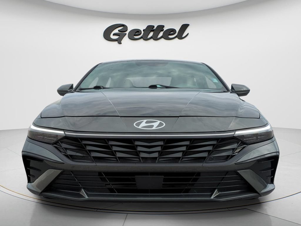 Used 2025 Hyundai Elantra SEL FWD image 2
