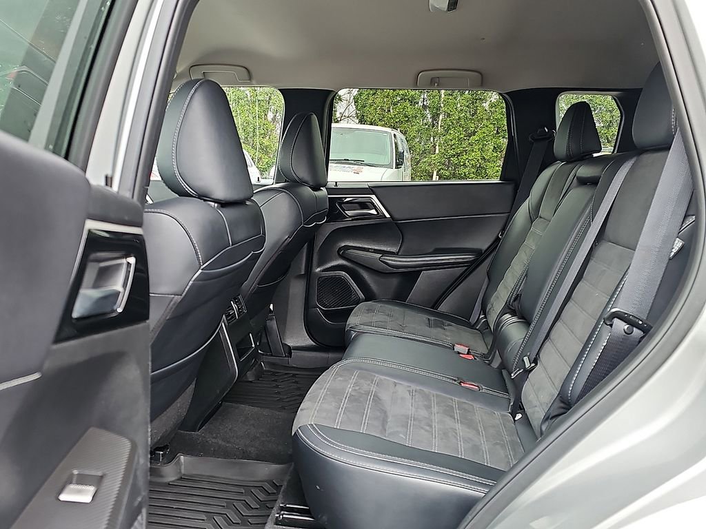 Used 2024 Mitsubishi Outlander SE image 10