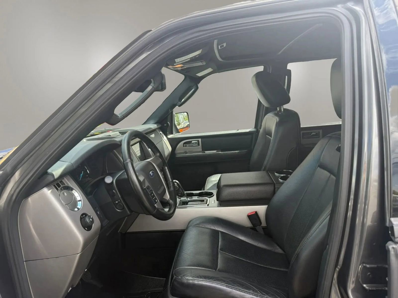 Used 2017 Ford Expedition Limited w/ Equipment Group 301A AWD/4WD image 15