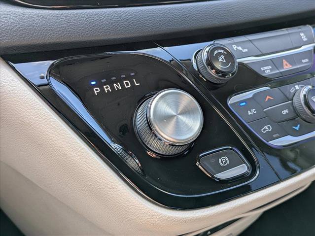 Used 2017 Chrysler Pacifica Touring-L Plus FWD image 11