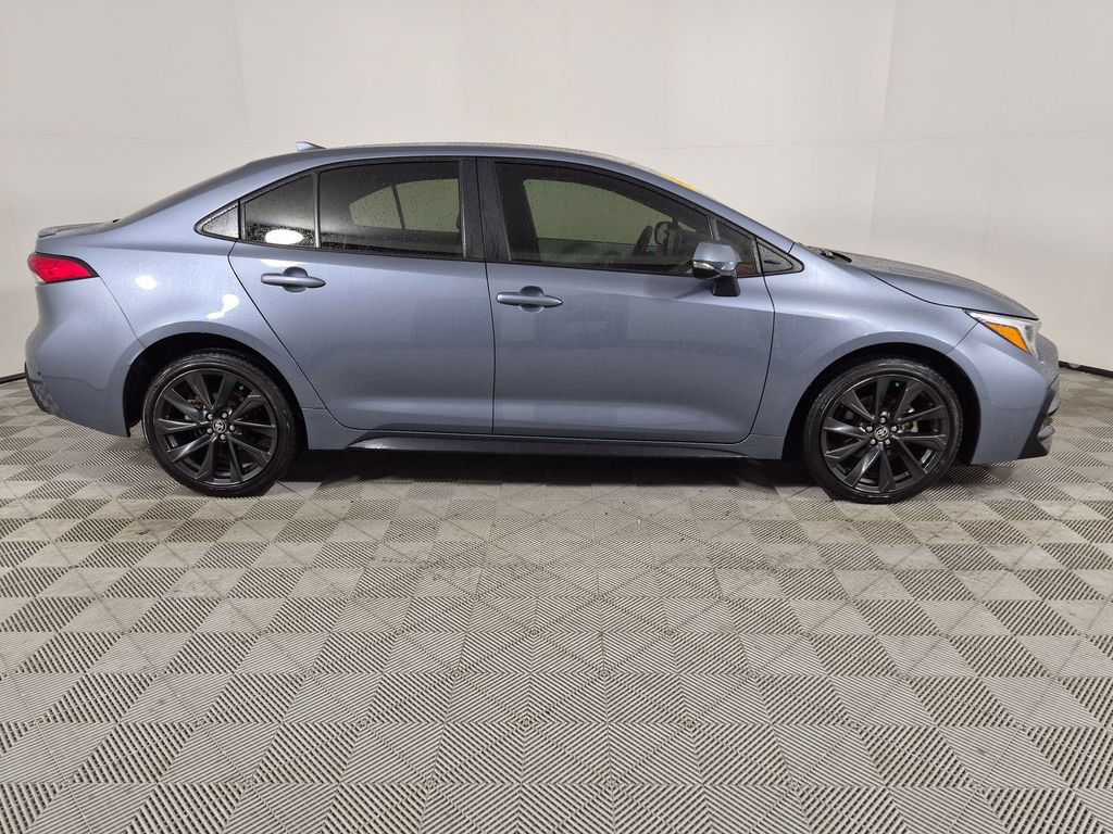 Used 2024 Toyota Corolla SE FWD image 2
