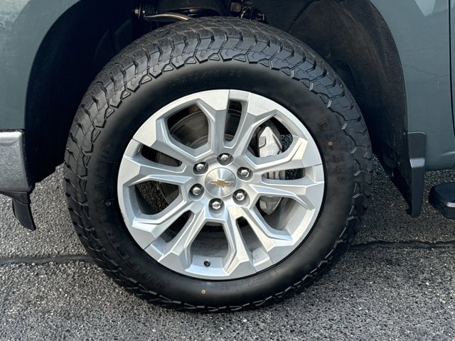 Used 2025 Chevrolet Silverado 1500 LTZ image 16