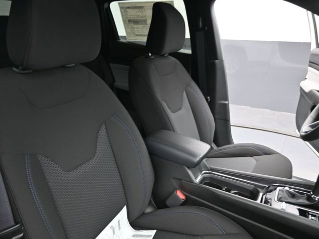 Used 2025 Jeep Compass Sport image 13