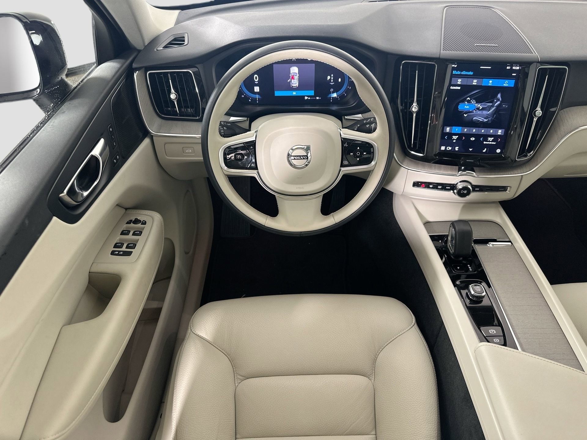 Used 2023 Volvo XC60 B5 Plus w/ Climate Package image 24