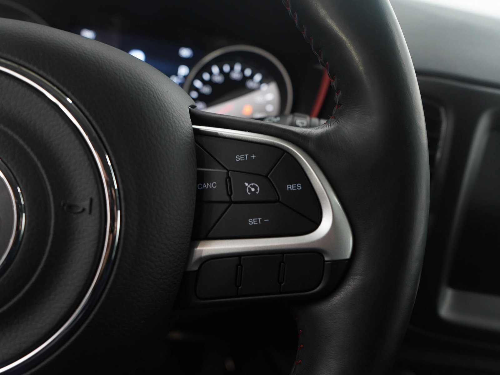 Used 2018 Jeep Compass Trailhawk w/ Cold Weather Group image 18