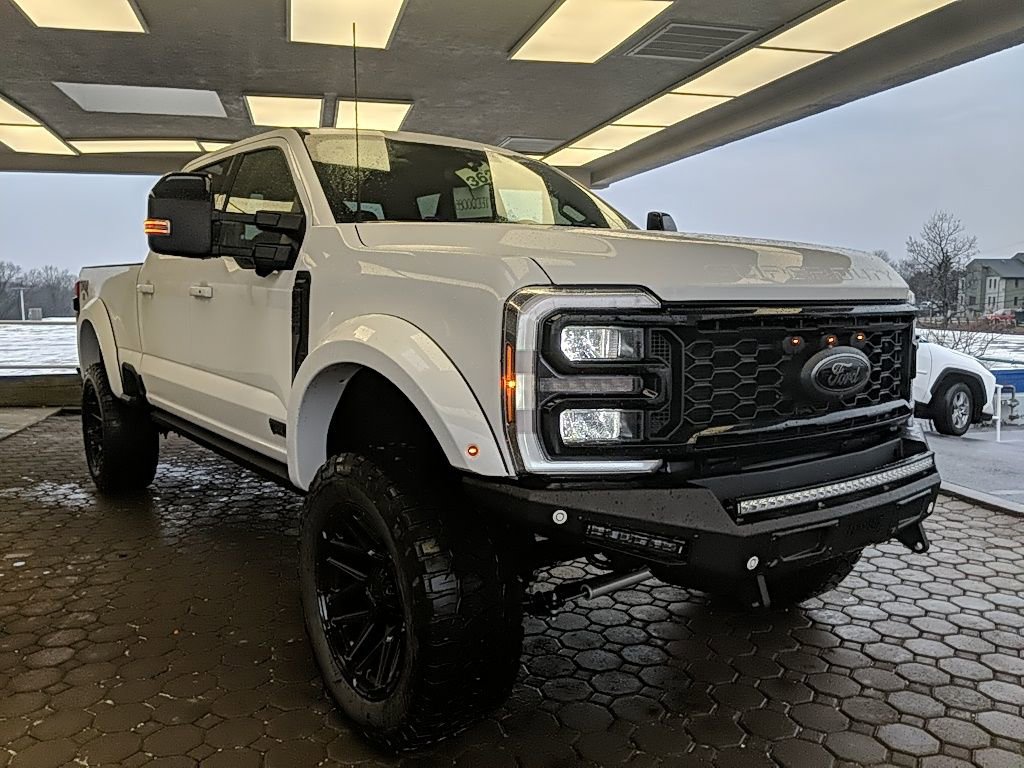 New 2026 Ford F250 Lariat w/ Black Appearance Package image 4