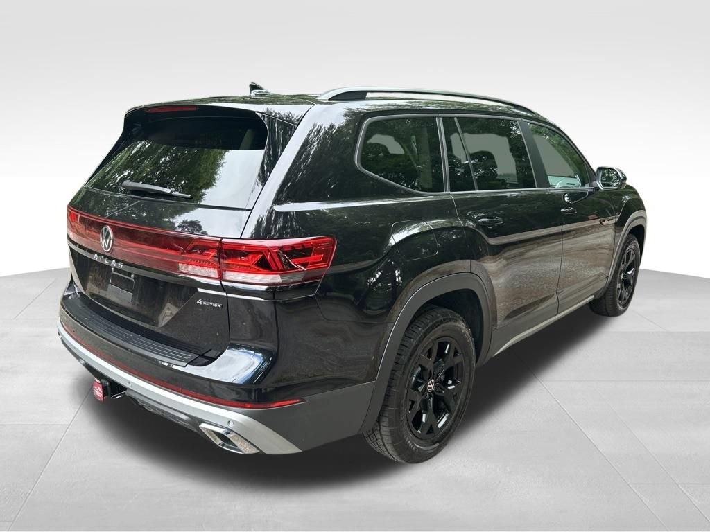 Used 2024 Volkswagen Atlas Peak Edition SE AWD/4WD image 5