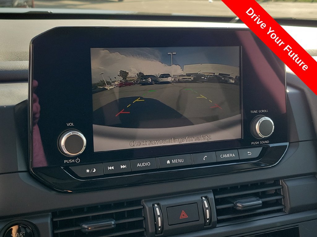 Used 2025 Nissan Pathfinder S AWD/4WD image 12