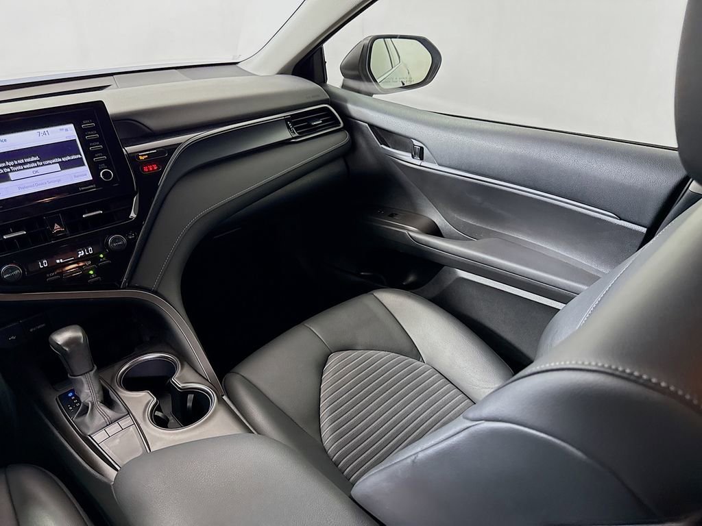 Used 2024 Toyota Camry SE image 20