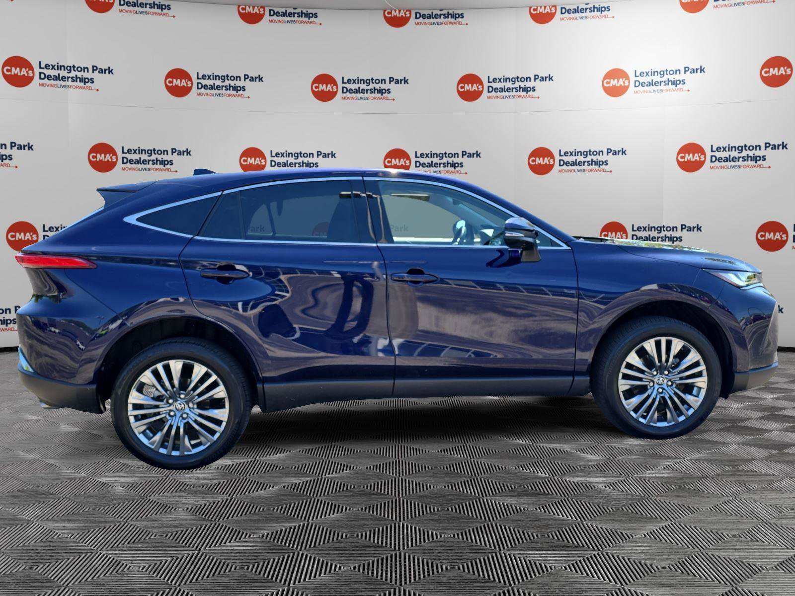 Used 2023 Toyota Venza Limited AWD/4WD image 8