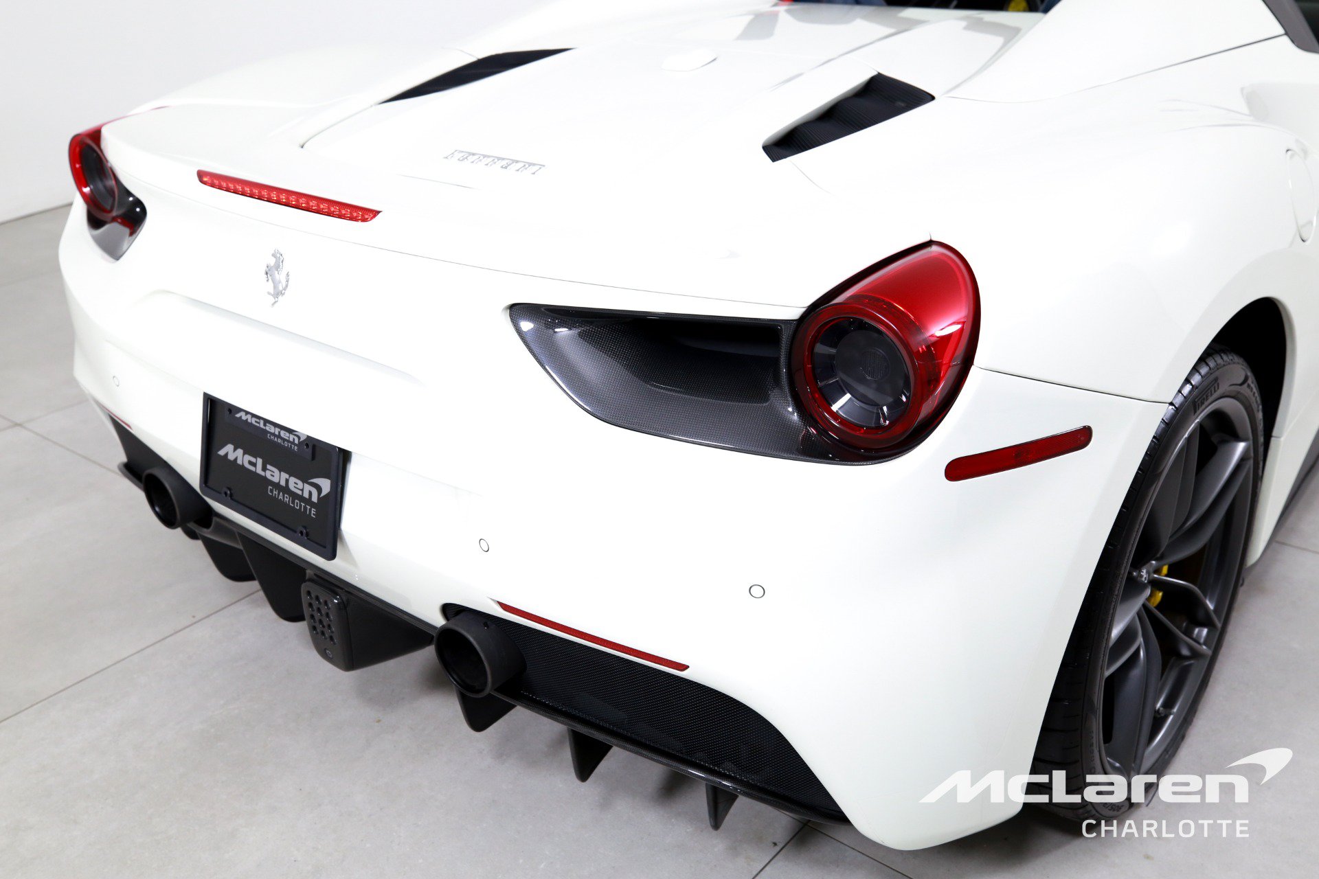 Used 2018 Ferrari 488 Spider RWD image 33