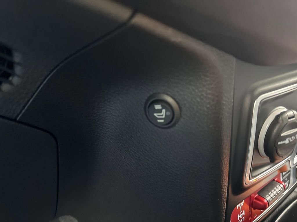 Used 2025 Jeep Wrangler Unlimited Rubicon image 28