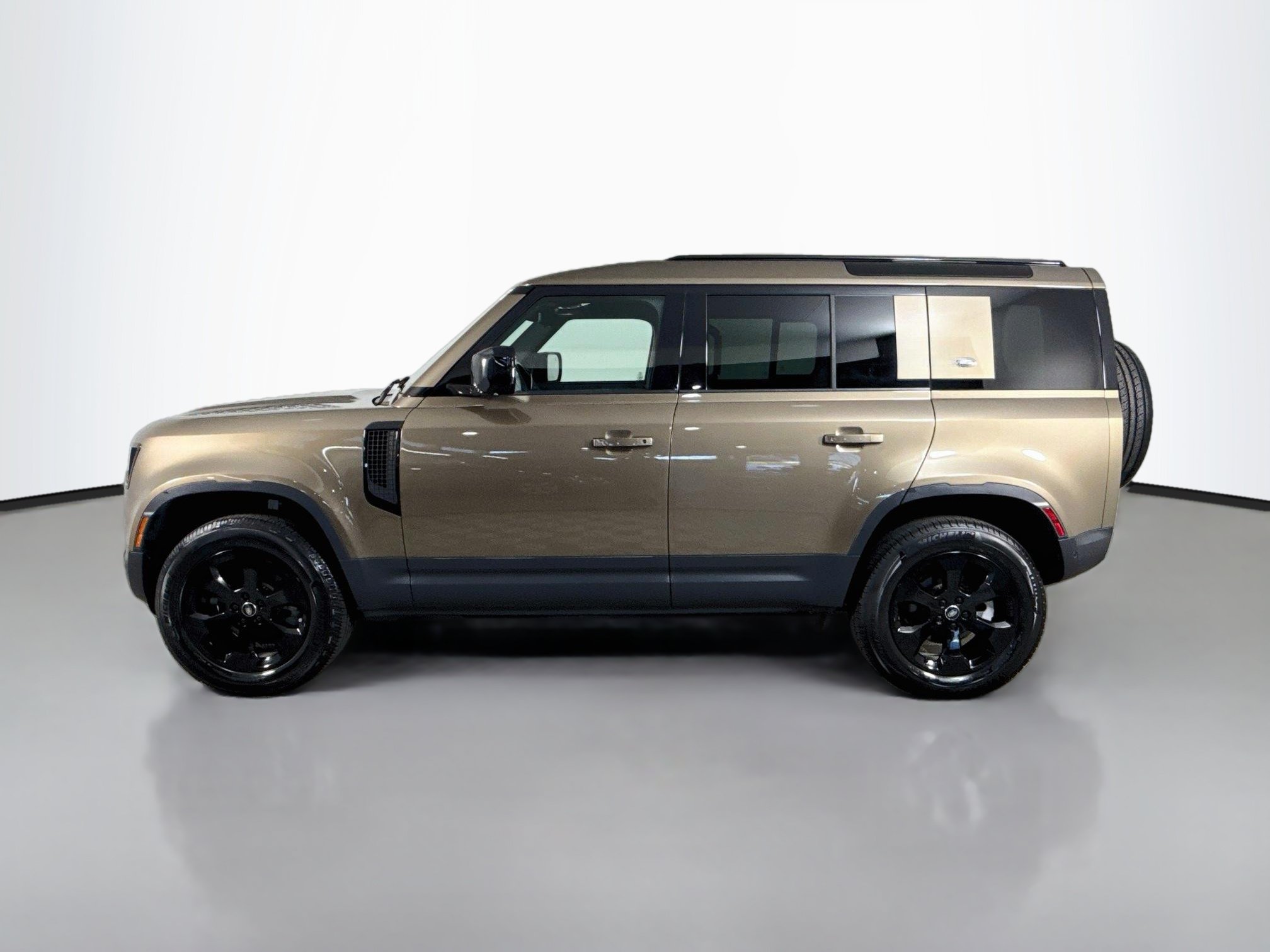 Used 2024 Land Rover Defender 110 S AWD/4WD image 6