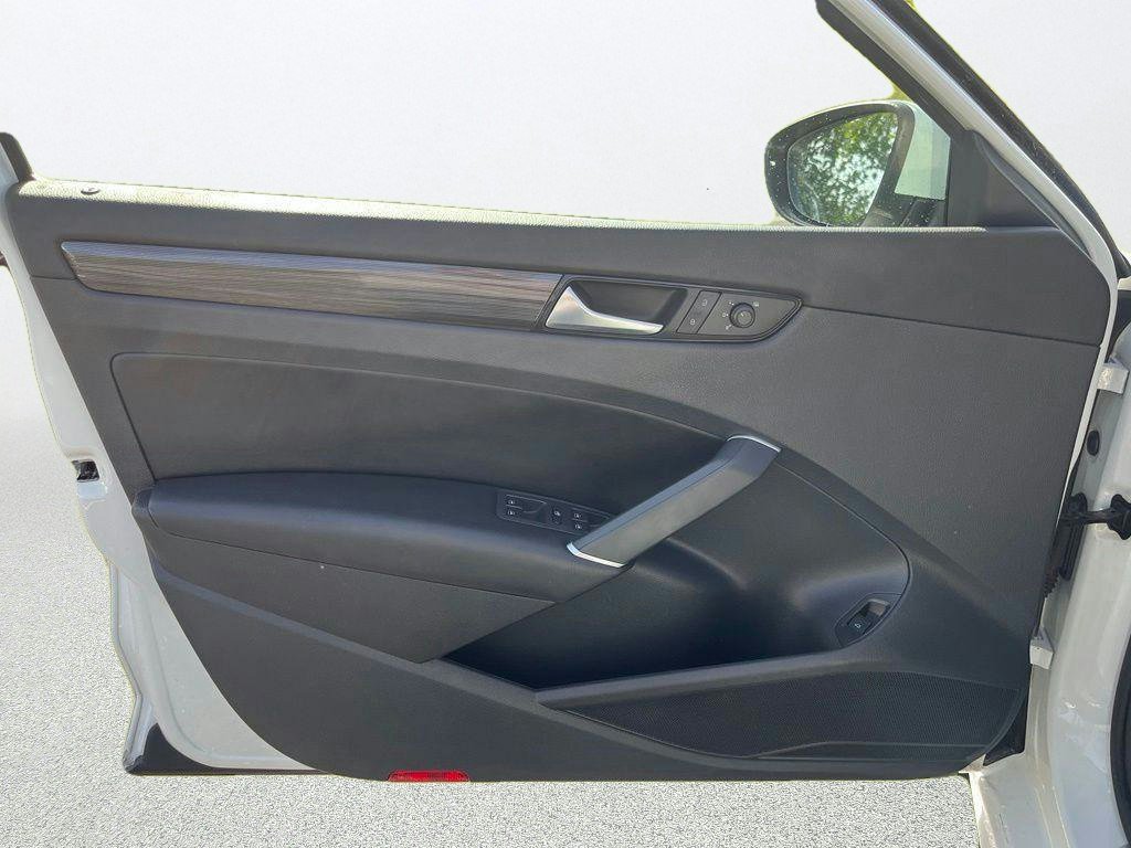 Certified 2020 Volkswagen Passat 2.0T R-Line FWD image 11
