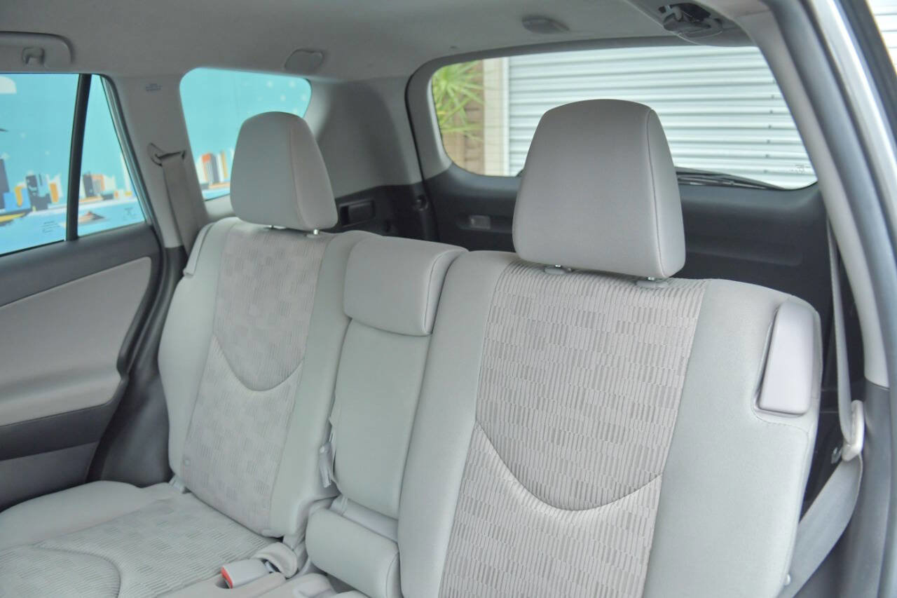 Used 2012 Toyota RAV4 FWD image 13