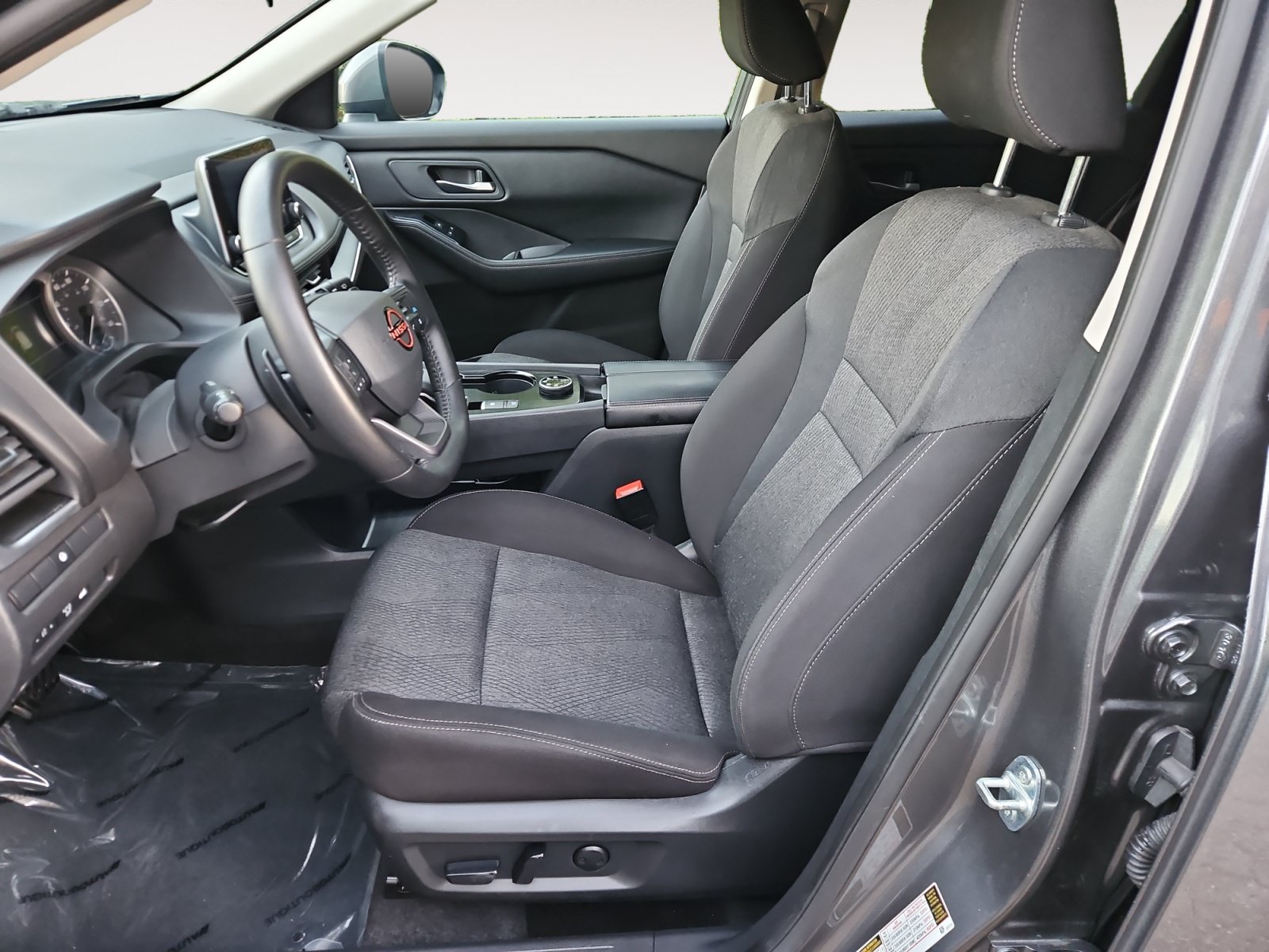 Used 2025 Nissan Rogue SV AWD/4WD image 9