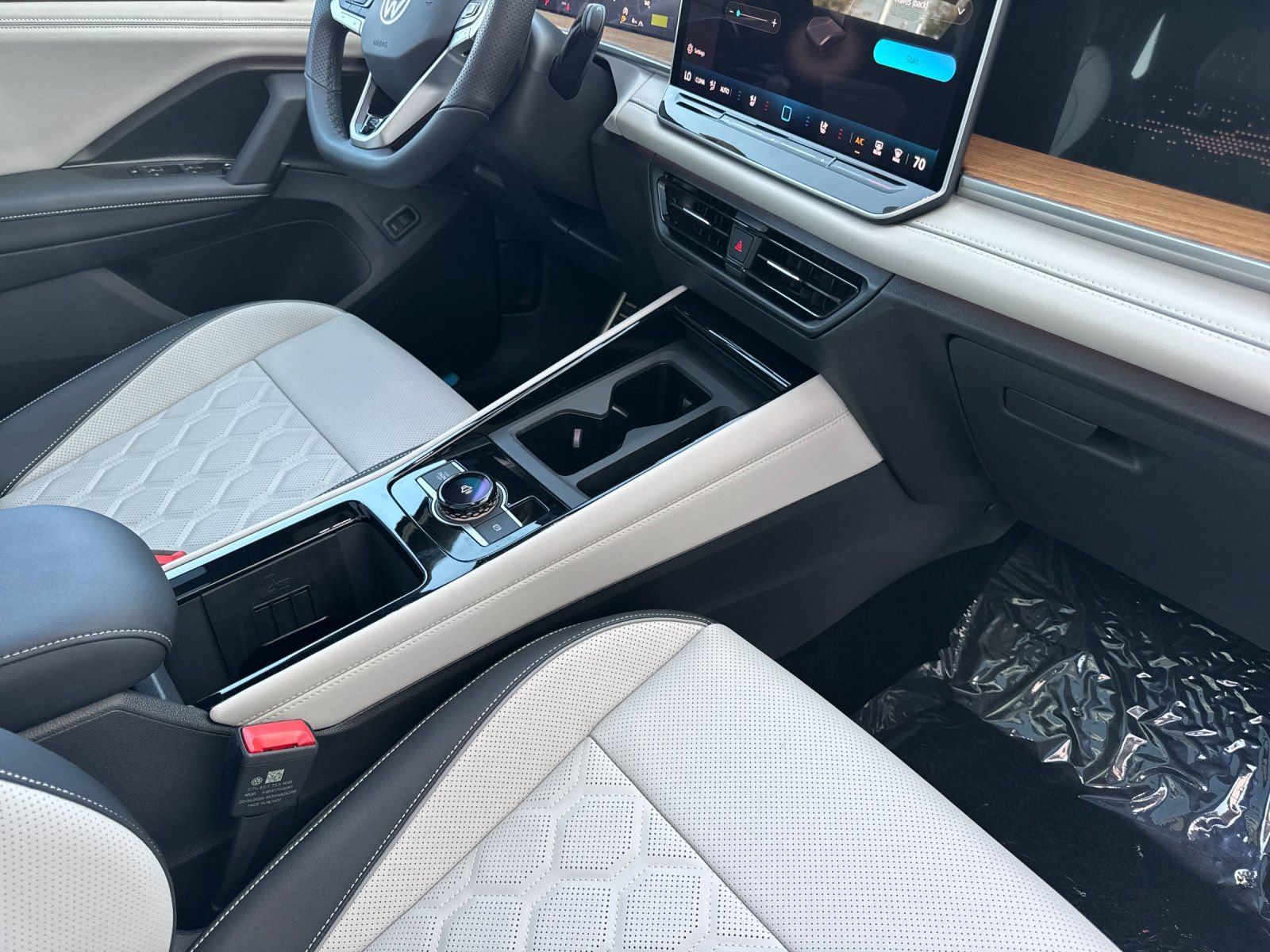 New 2026 Volkswagen Tiguan SEL R-Line AWD/4WD image 16