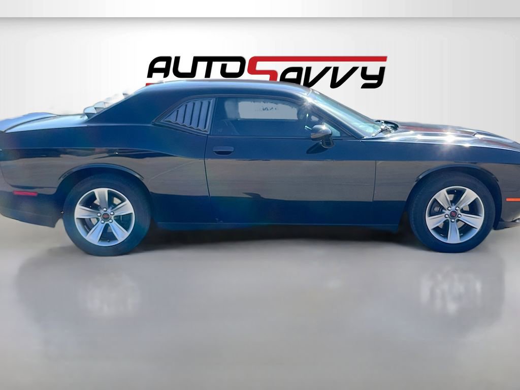 Used 2021 Dodge Challenger SXT RWD image 8