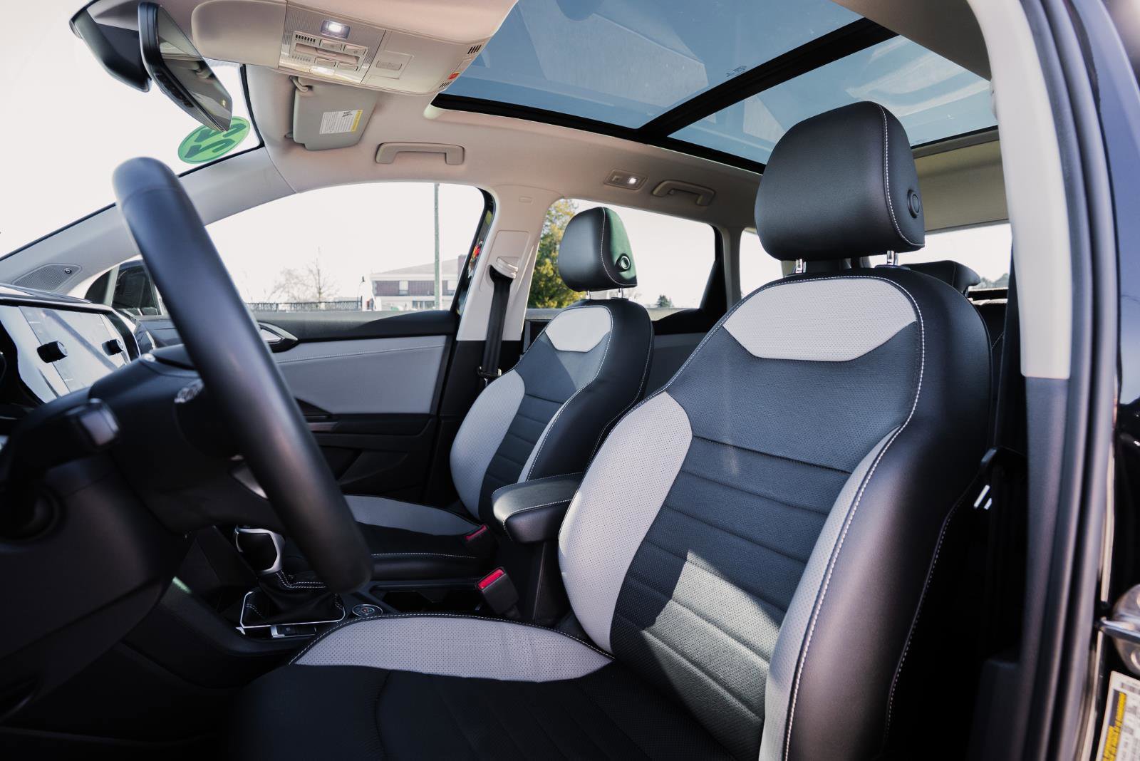 Used 2022 Volkswagen Taos SEL w/ Panoramic Sunroof Package image 18