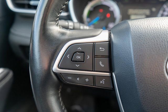 Used 2024 Toyota Highlander XLE image 30
