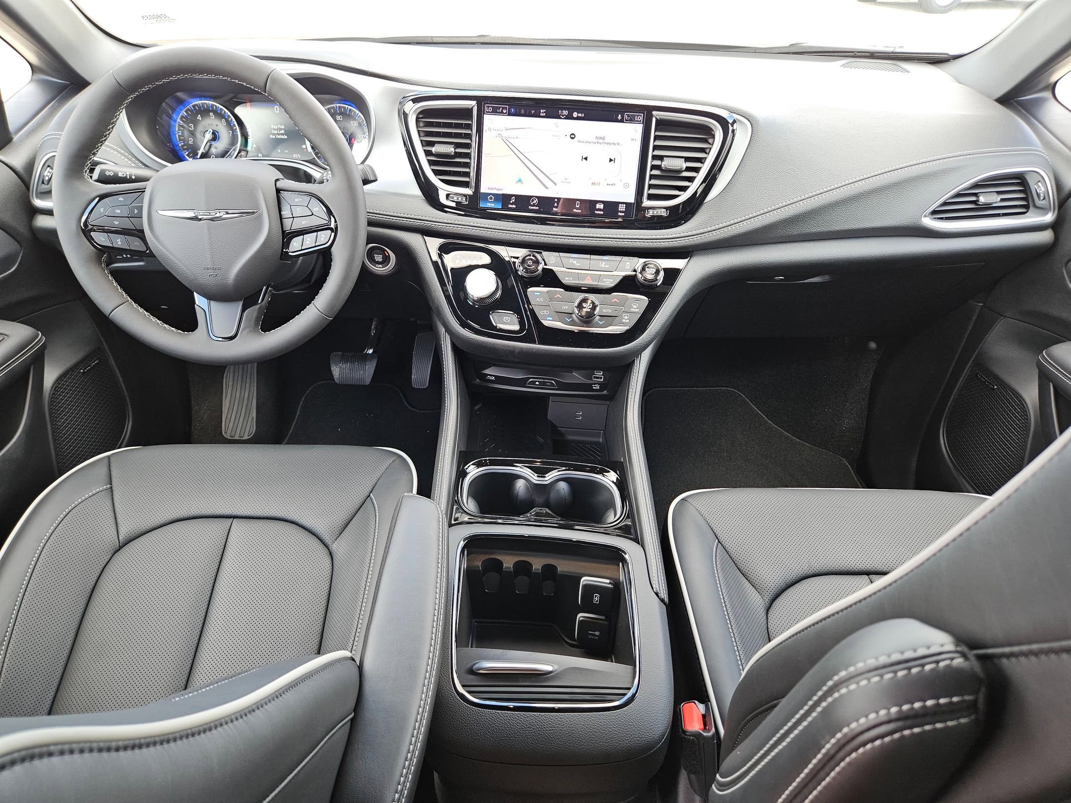 New 2026 Chrysler Pacifica Limited w/ Uconnect Theater Family Group image 15