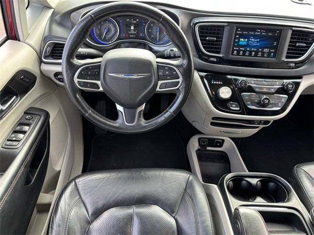 Used 2020 Chrysler Pacifica Touring-L image 8