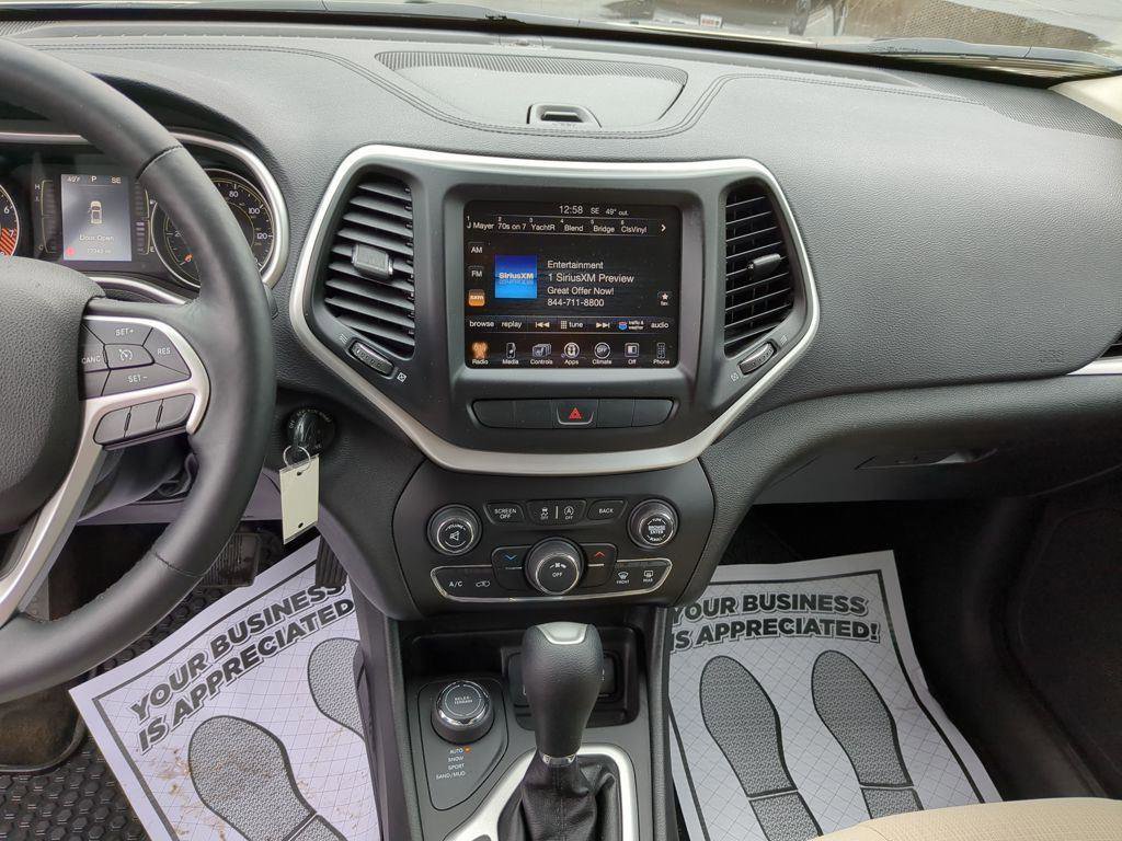 Used 2015 Jeep Cherokee Latitude w/ Cold Weather Group image 18