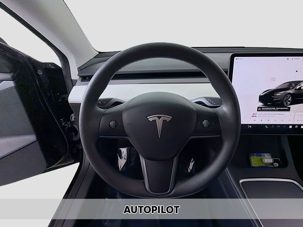 Used 2023 Tesla Model 3 Standard Range image 3