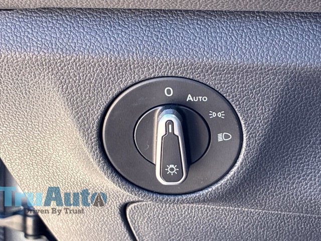 Used 2025 Volkswagen Jetta Sport FWD image 38