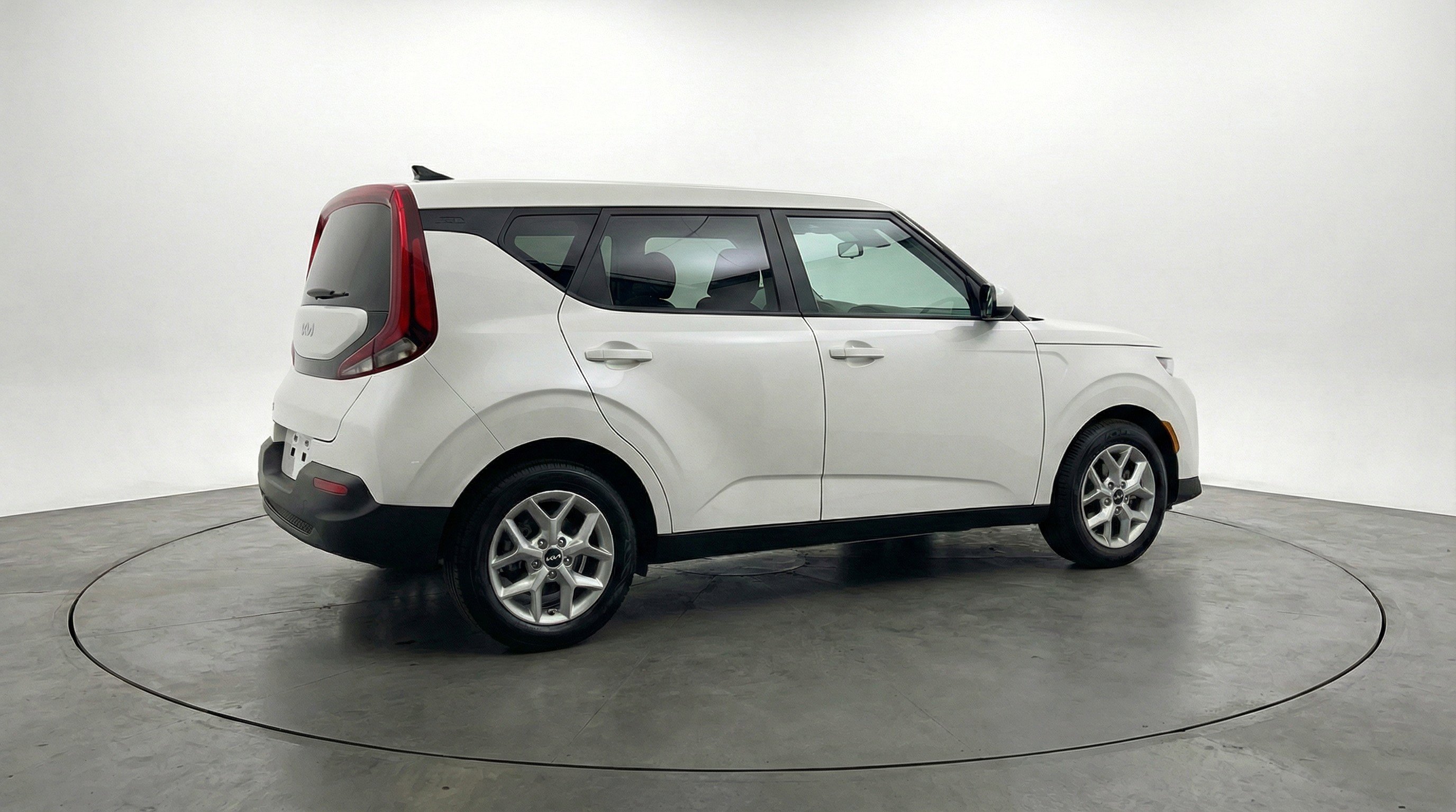 Used 2025 Kia Soul LX w/ LX Technology Package FWD image 9