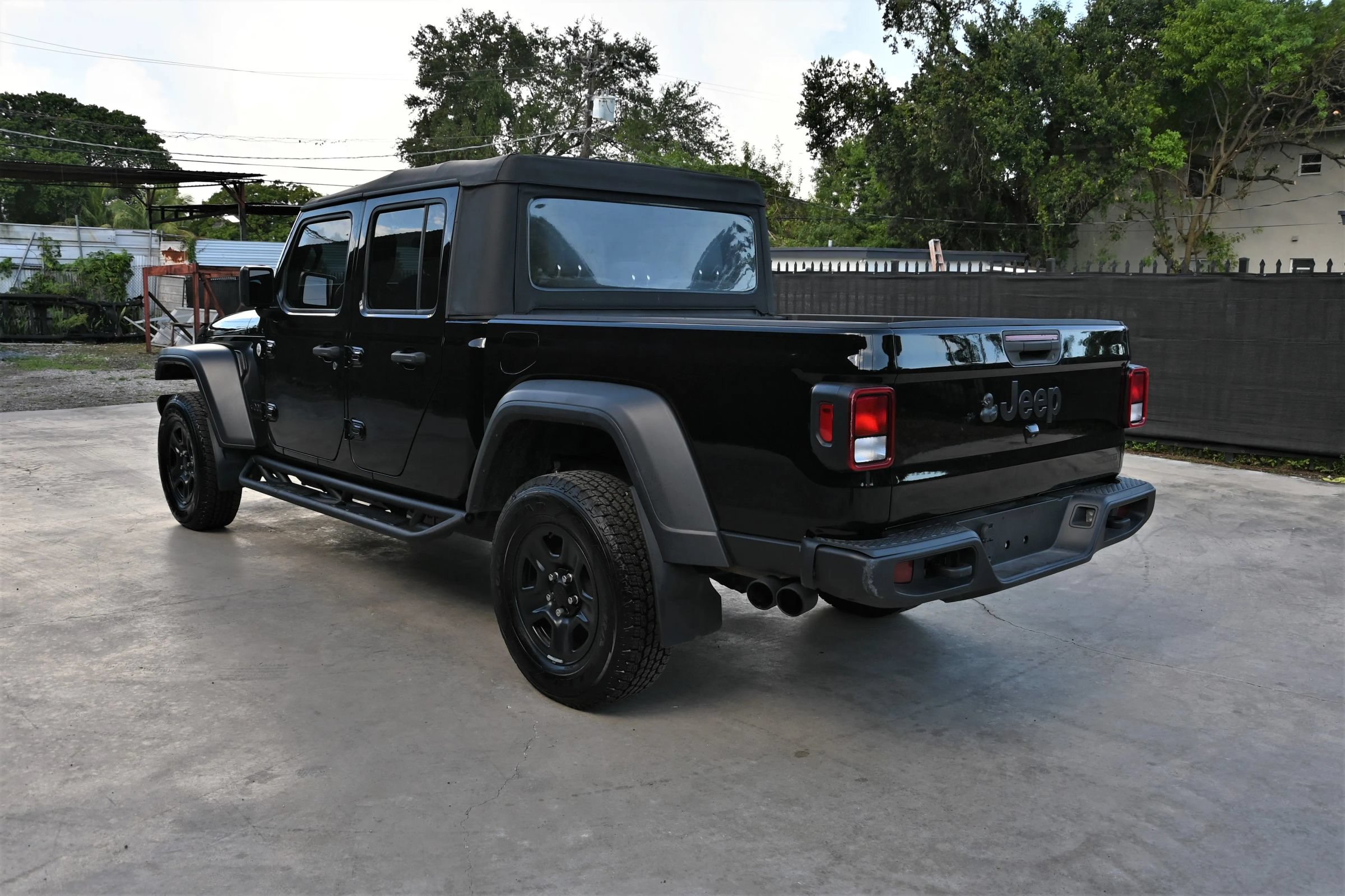 Used 2021 Jeep Gladiator Sport AWD/4WD image 3
