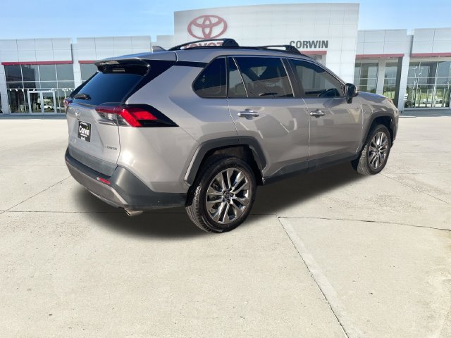 Used 2019 Toyota RAV4 Limited w/ Cold Weather Package FWD image 5