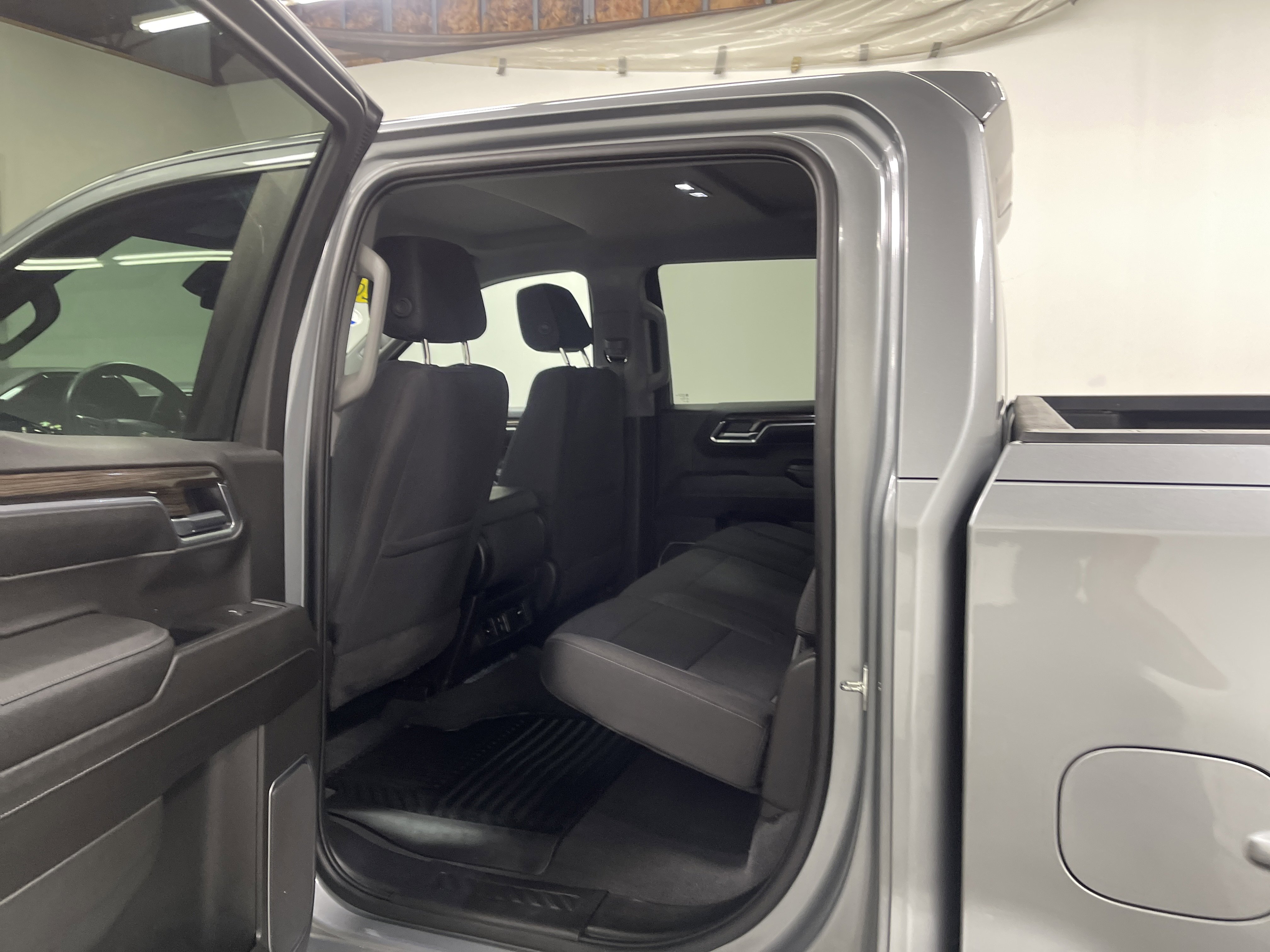 Used 2023 Chevrolet Silverado 1500 LT AWD/4WD image 13