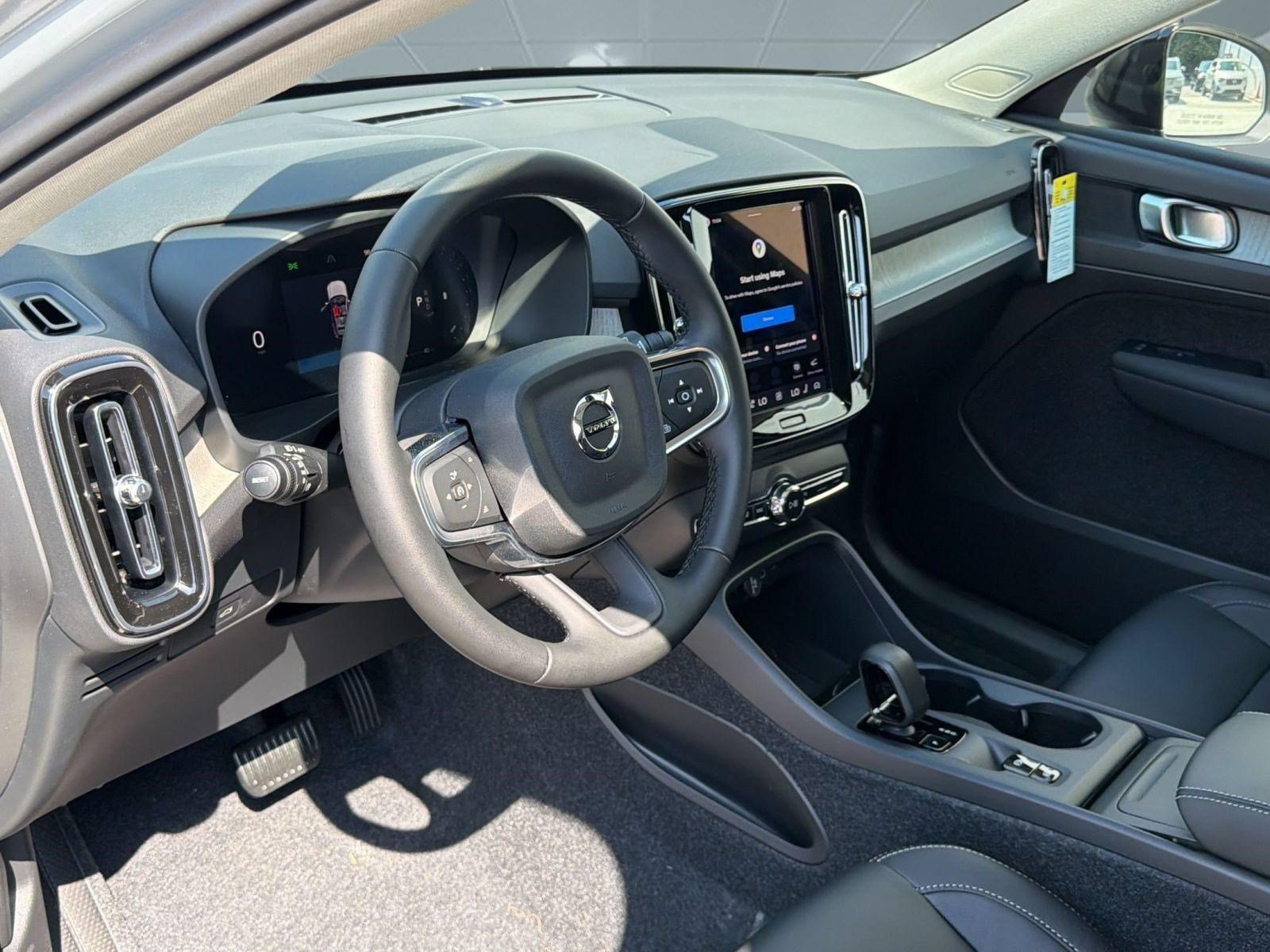 New 2026 Volvo XC40 B5 Core w/ Climate Package AWD/4WD image 4