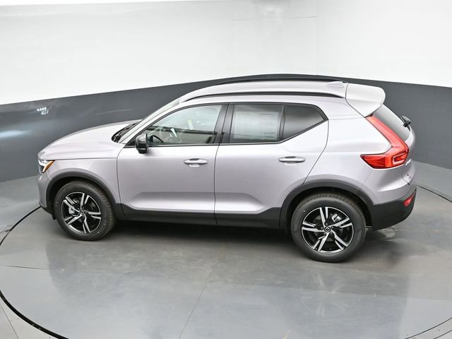 New 2026 Volvo XC40 B4 Core w/ Climate Package FWD image 45
