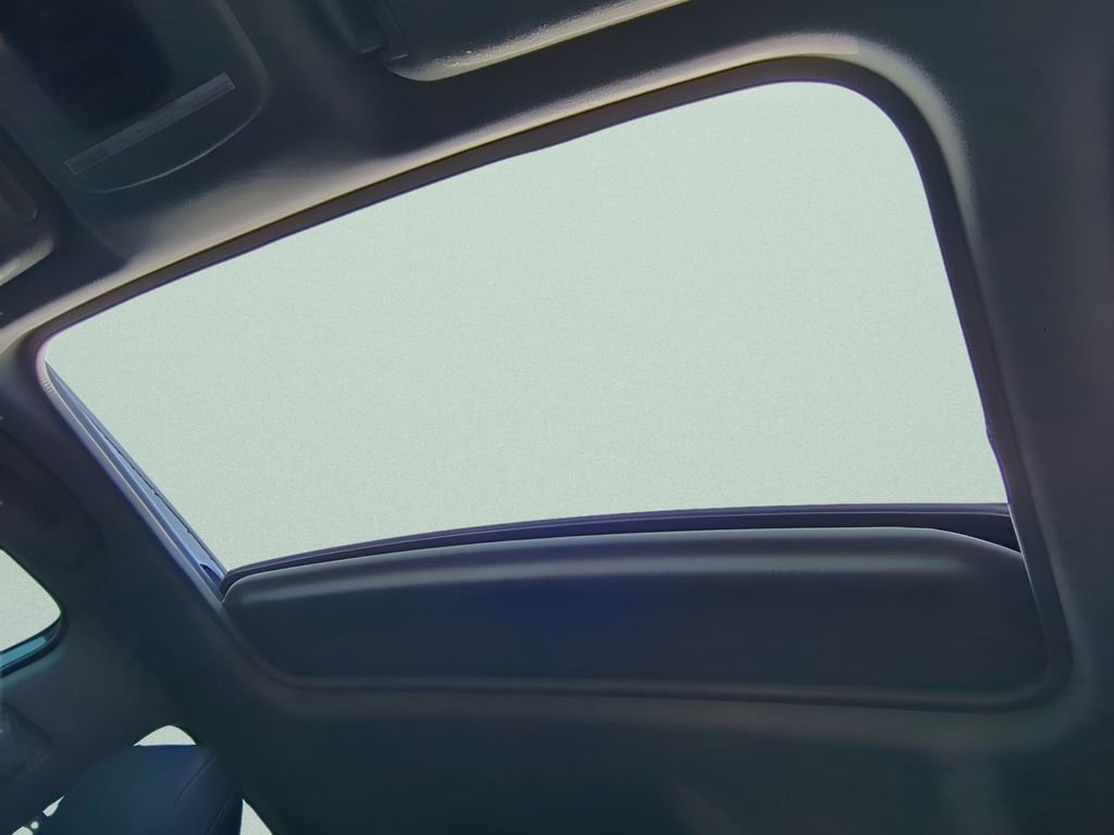 Used 2022 Toyota Camry XLE w/ Navigation Upgrade Package image 20