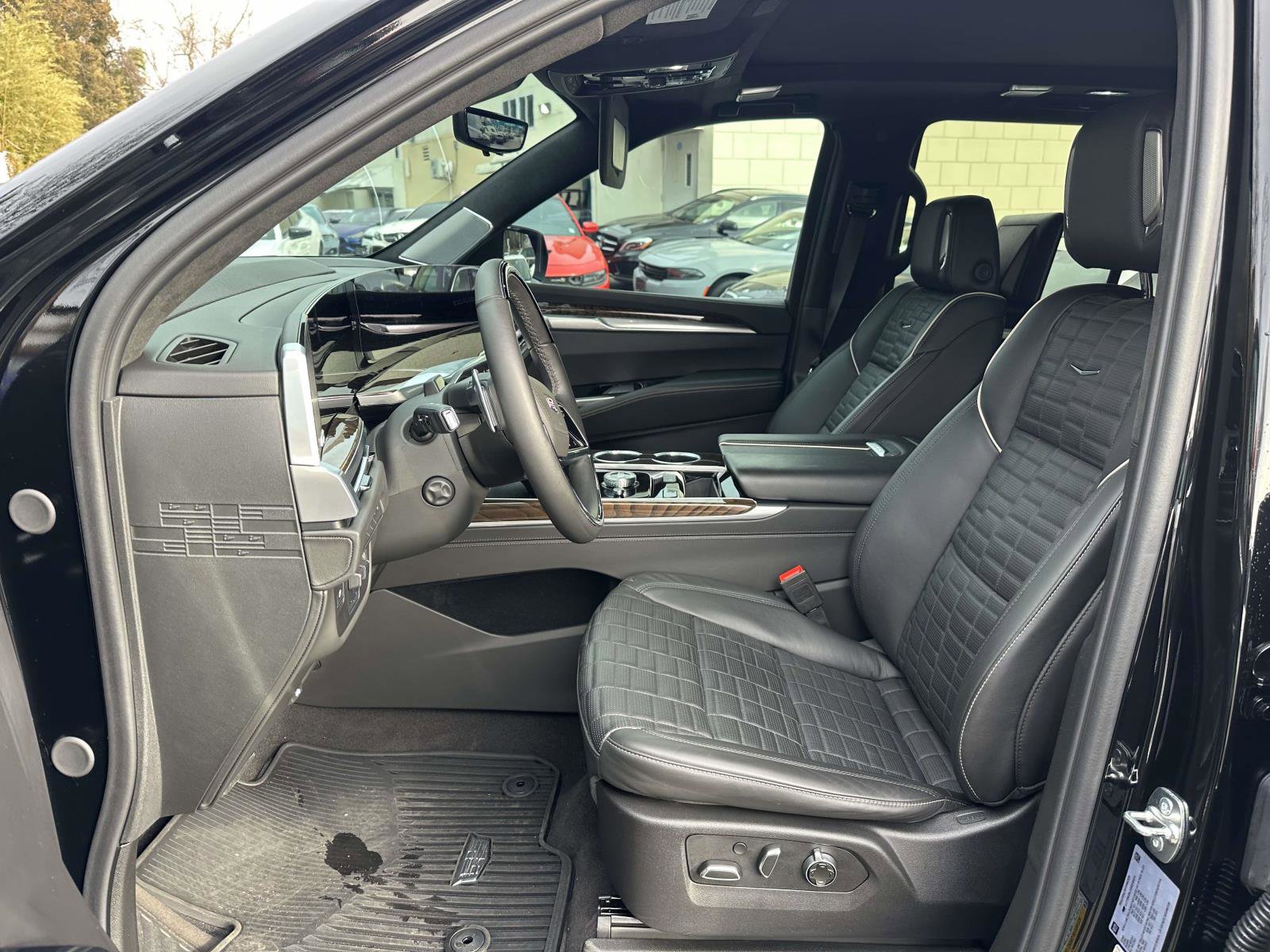 Used 2025 Cadillac Escalade Sport Platinum w/ LPO, ONYX Package image 12