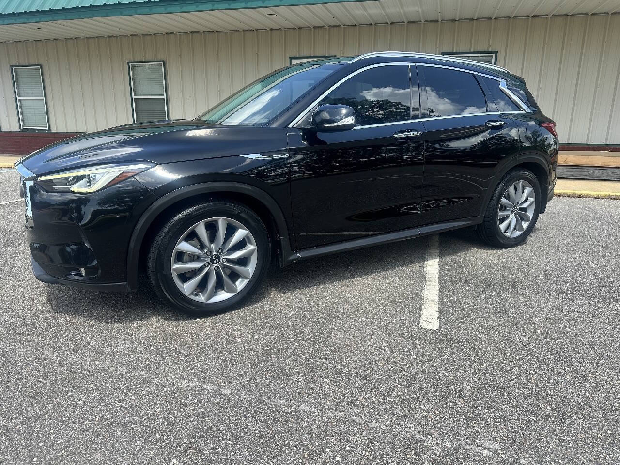 Used 2021 INFINITI QX50 Luxe w/ Cargo Package FWD image 2