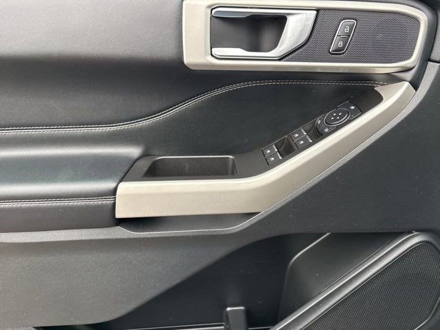 Used 2022 Ford Explorer XLT image 13