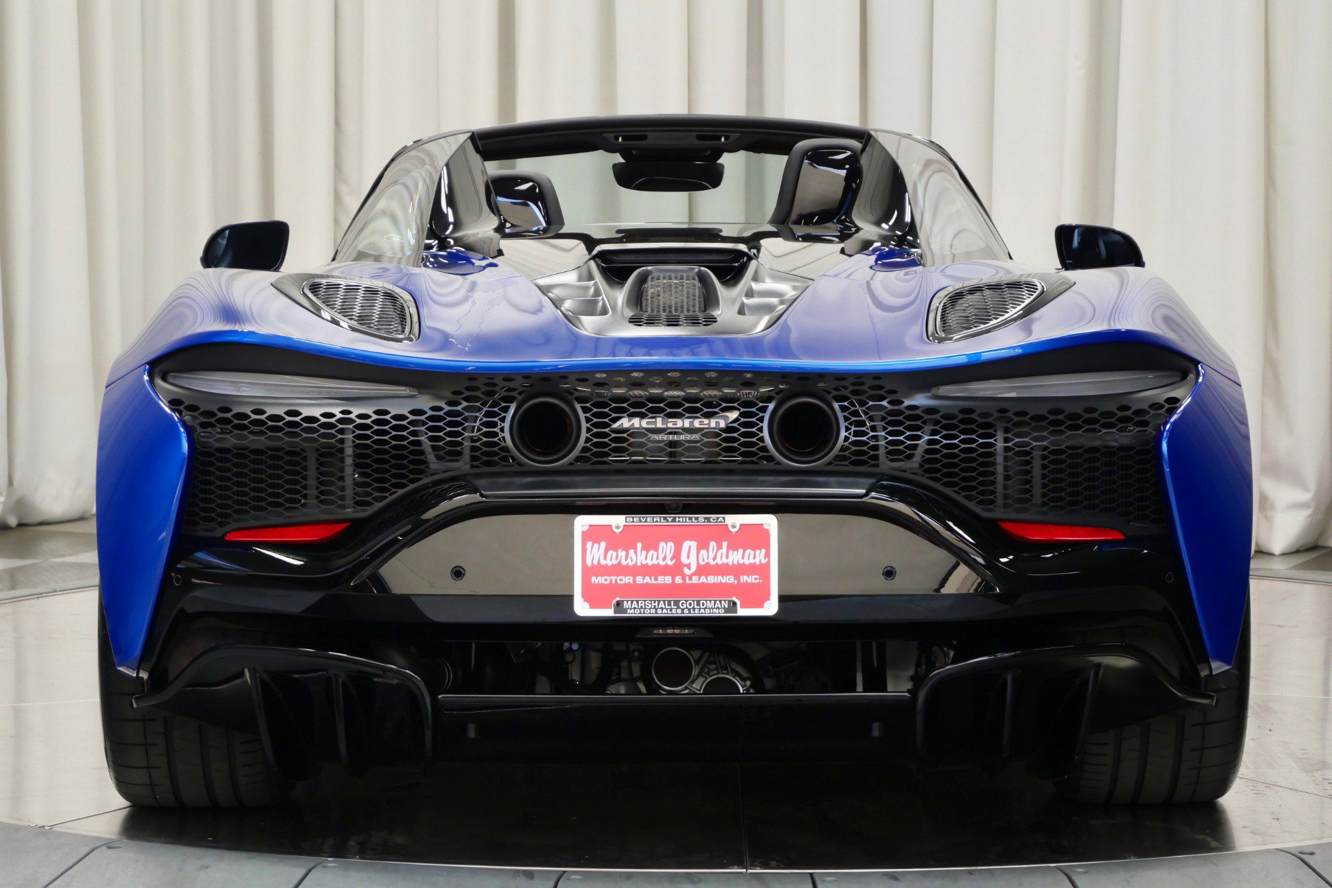 Used 2025 McLaren Artura Spider image 8