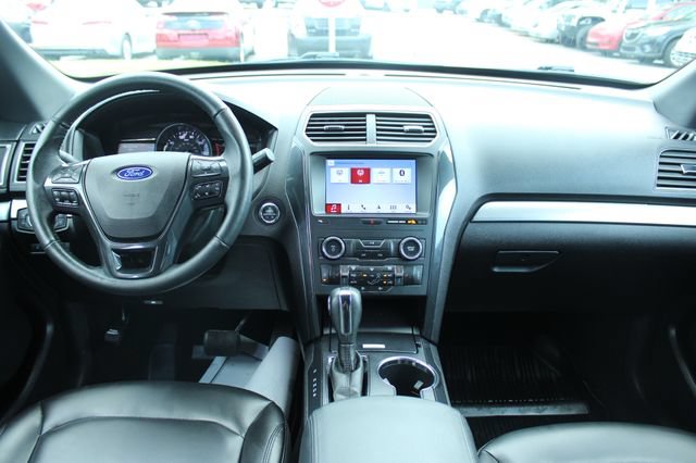 Used 2019 Ford Explorer XLT w/ Equipment Group 202A FWD image 16