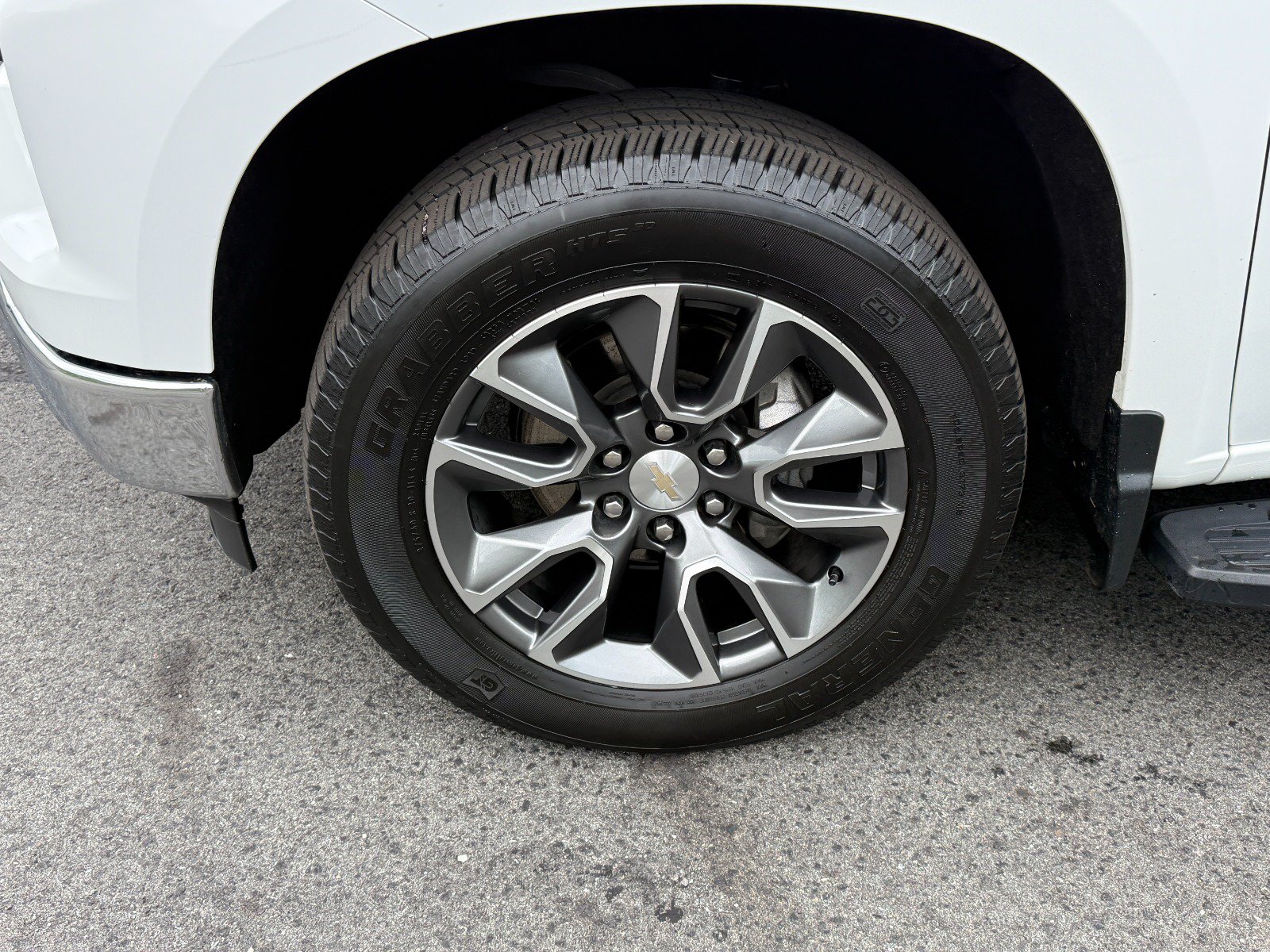 Used 2023 Chevrolet Silverado 1500 LT AWD/4WD image 9