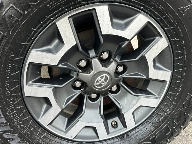 Used 2017 Toyota Tacoma 4x4 Double Cab image 26