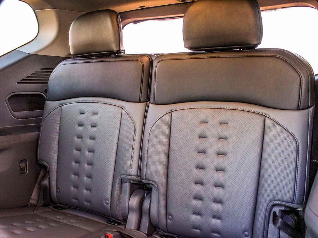 Used 2025 Kia EV9 Wind image 37