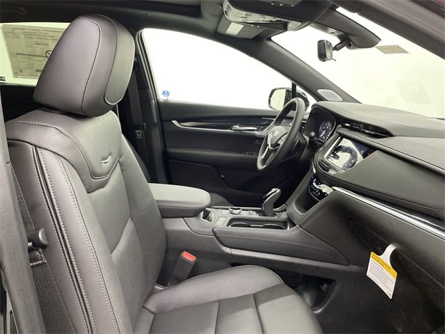 New 2025 Cadillac XT5 Premium Luxury w/ LPO, ONYX Package image 24