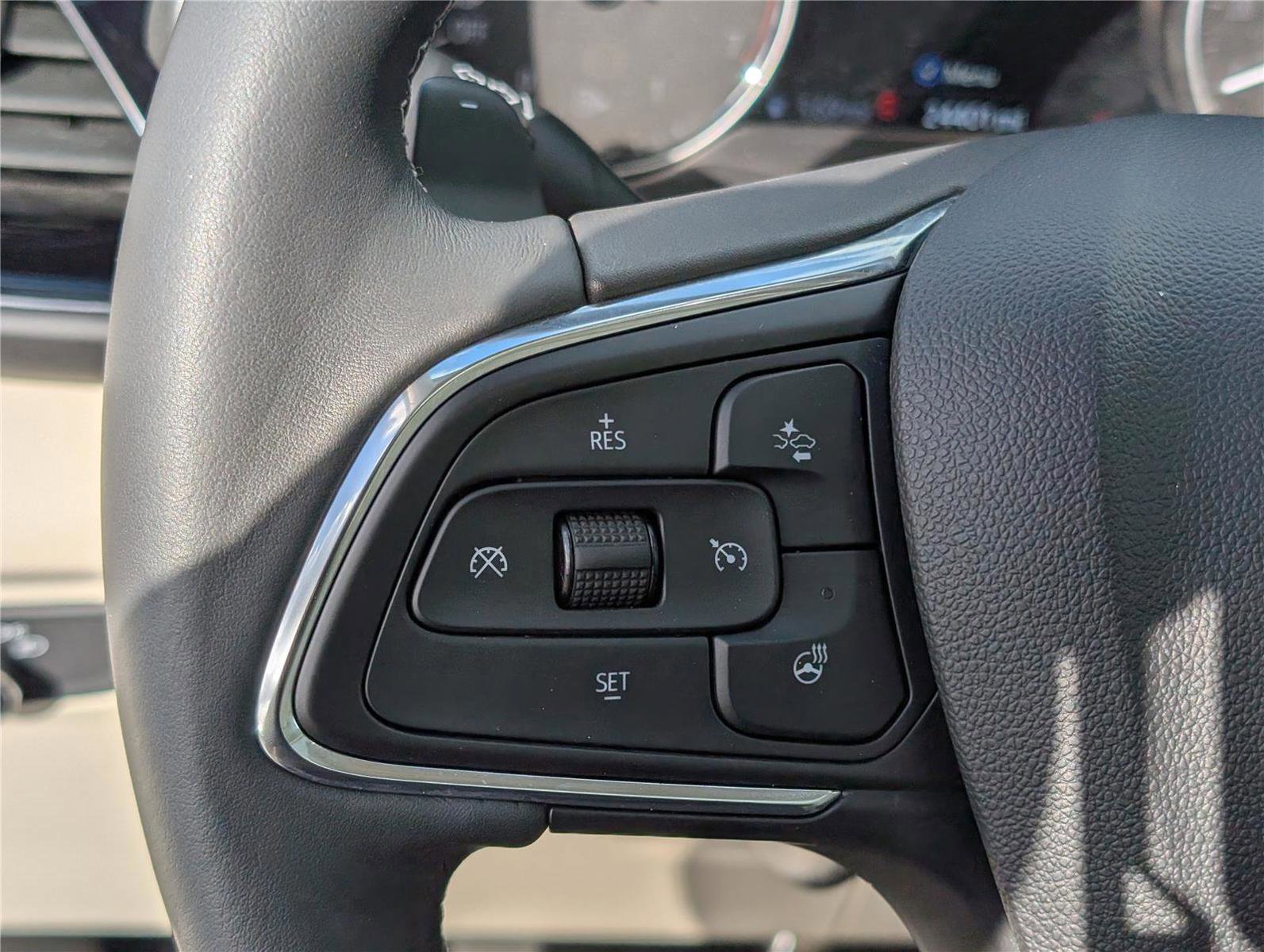 Used 2023 Buick Envision Avenir image 25