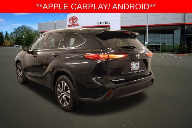 Used 2021 Toyota Highlander XLE AWD/4WD image 7