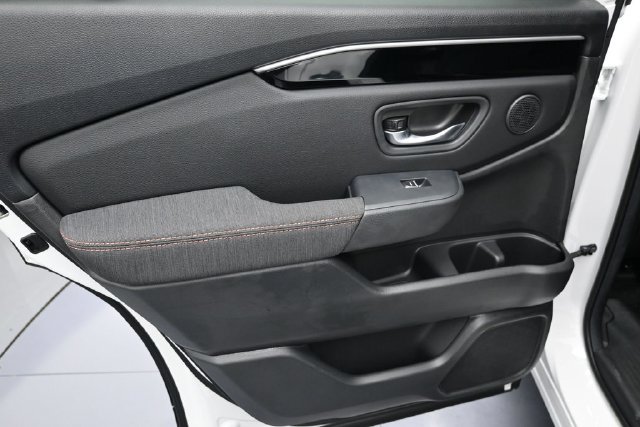 New 2026 Honda Pilot Sport image 7
